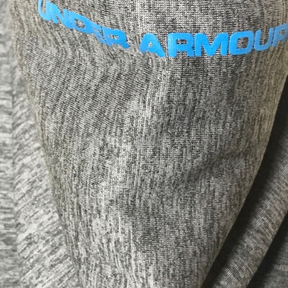 Boy's Under Armour Dri-Fit Pullover - Picture 3 of 4